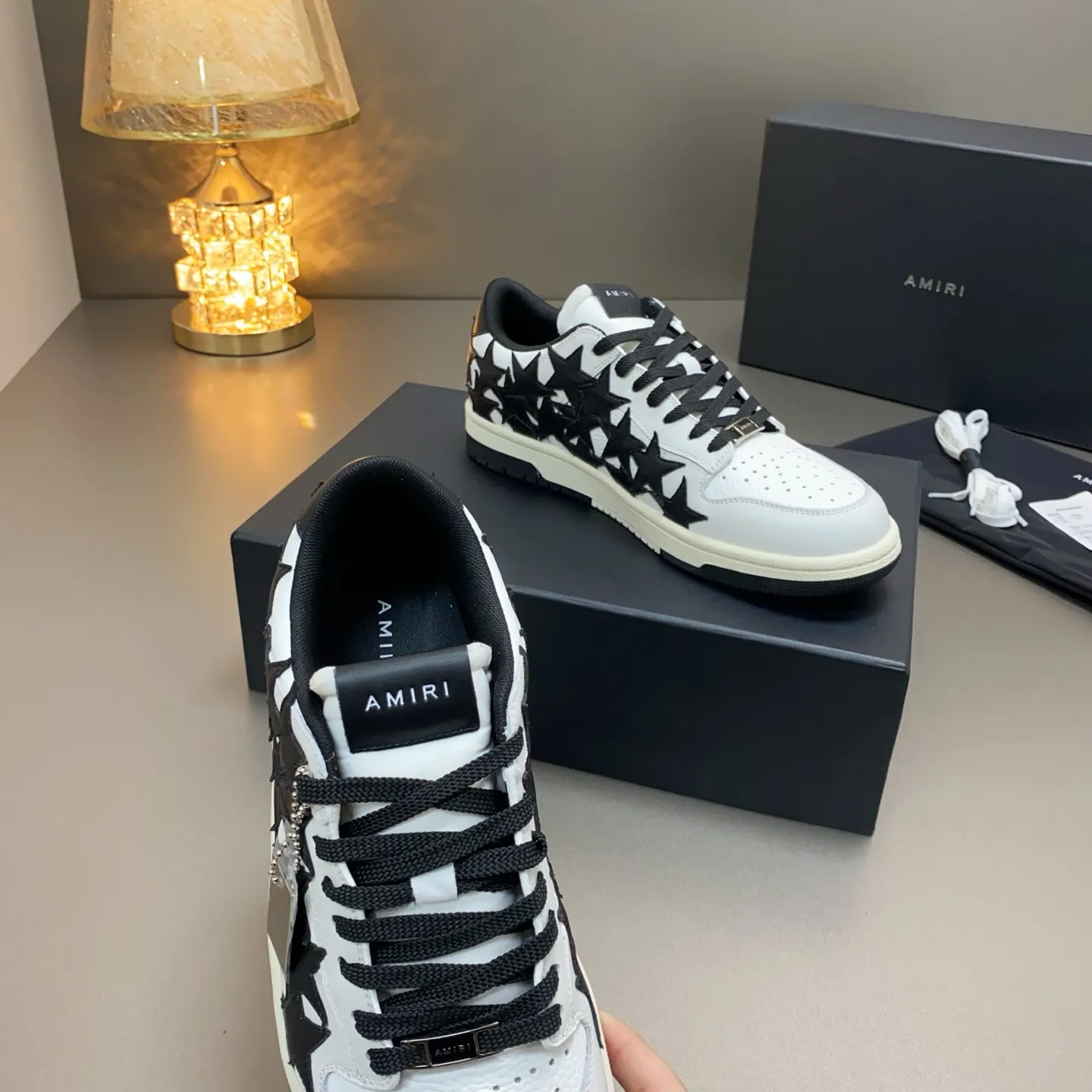 p620🐮🐮AMIRI 💧🌳Couple model💎 The latest The Pacific series Couple model Bone Star Casual sneakers Skateboard shoes ✔️ AMIRI's Pacific shoes are a sneaker that combines luxury and street style. Many celebrities and Internet celebrities have the same style. Its design and workmanship are very elegant. Made of high-grade cow leather, soft to the touch and highly durable 💘💍Fabric: Original customized imported first-layer cowhide 💘💍Inner lining: Original customized breathable mesh lining 💘💍Feet: Original injection molded one-piece, comfortable and wear-resistant without tiring the feet 💘💍Outsole: Original 1:1 molded three-color sole Original outsole 💘💍Sole thickness: 3CM 💘💍Size: Female 35-40 Male 39-46 💘💍price; top version 💦Special remarks Remark: (Female size 34 40. Men’s size 38 45 46 is customized and cannot be returned or exchanged) Please note when placing an order! Thank you🤝🤝
